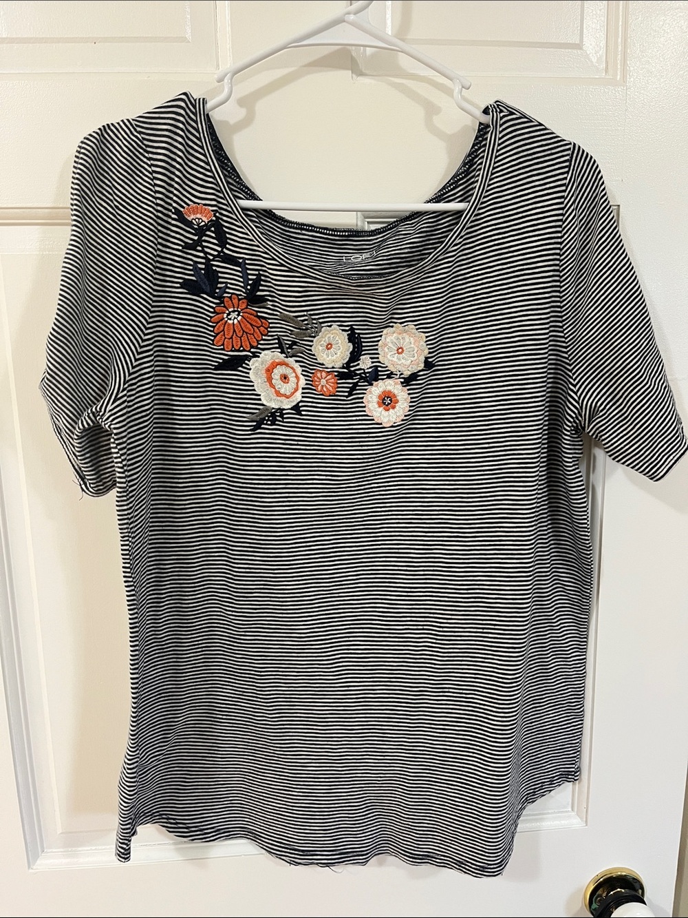 Loft outlet embroidered tshirt